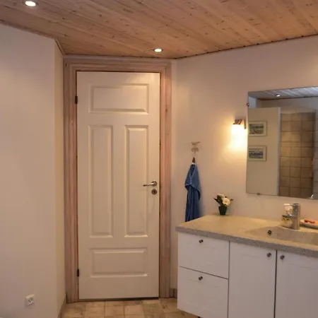 2 Bedroom Amazing In Vaeggerlose *